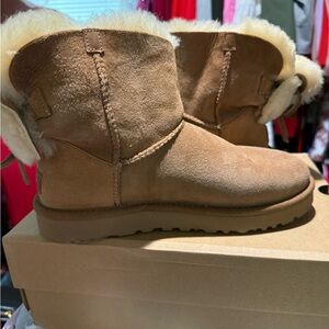 UGG Classic double bow mini